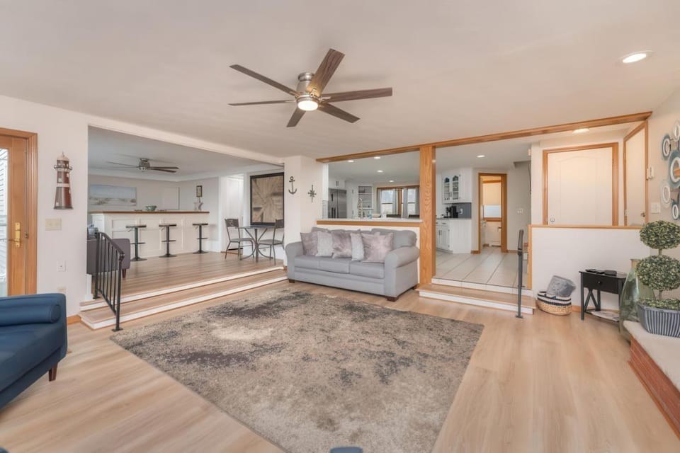 Waterfront Sodus Gem, Dock Game Loft Bay View House in Sodus Point