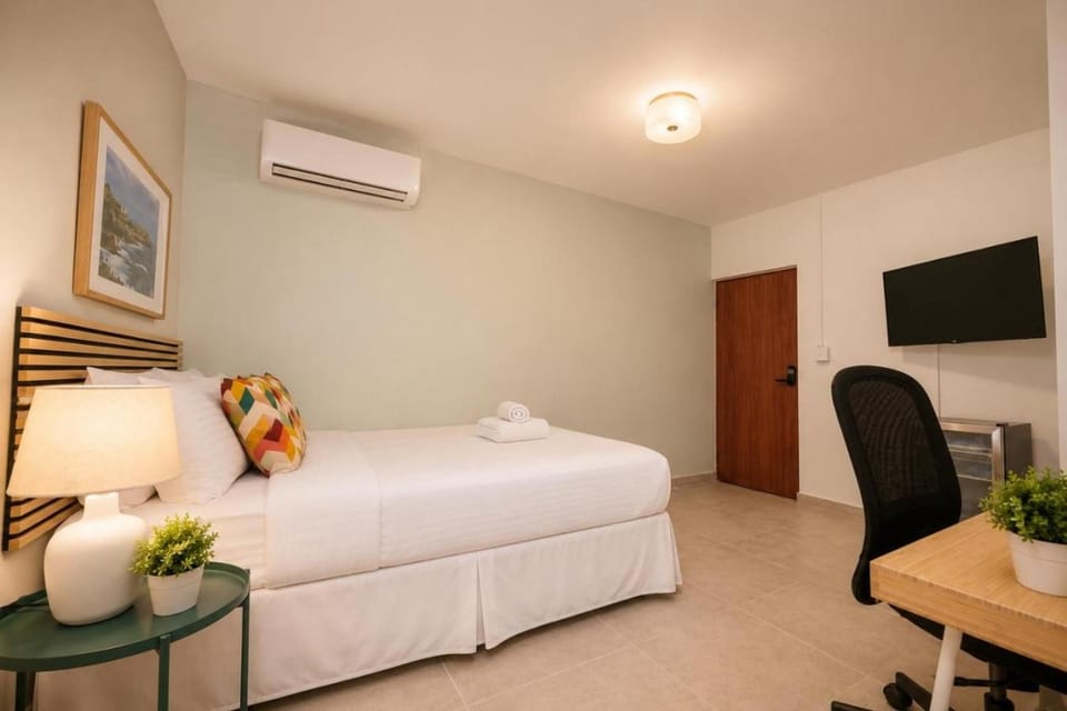 Room 1: Accessible Suite Roll In Shower Modern Design and Prime San Juan Location Hotel in San Juan
