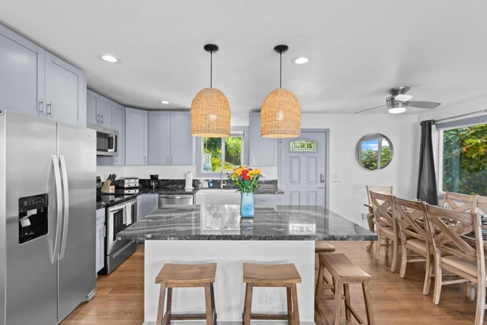 Kitchen or kitchenette, Dining area, dishwasher, oven, stove