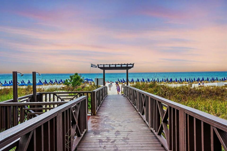 Beachfront, Ocean Views, Sleeps 6 , Hot tub House in Panama City Beach