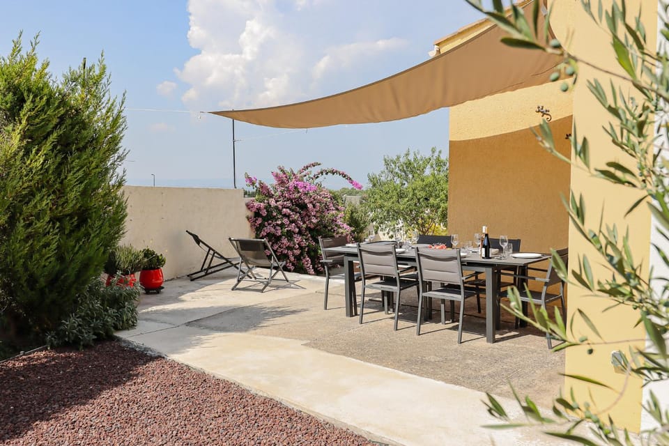 Patio, Hot Tub, Hot Tub, Balcony/Terrace, Garden view, internet, internet