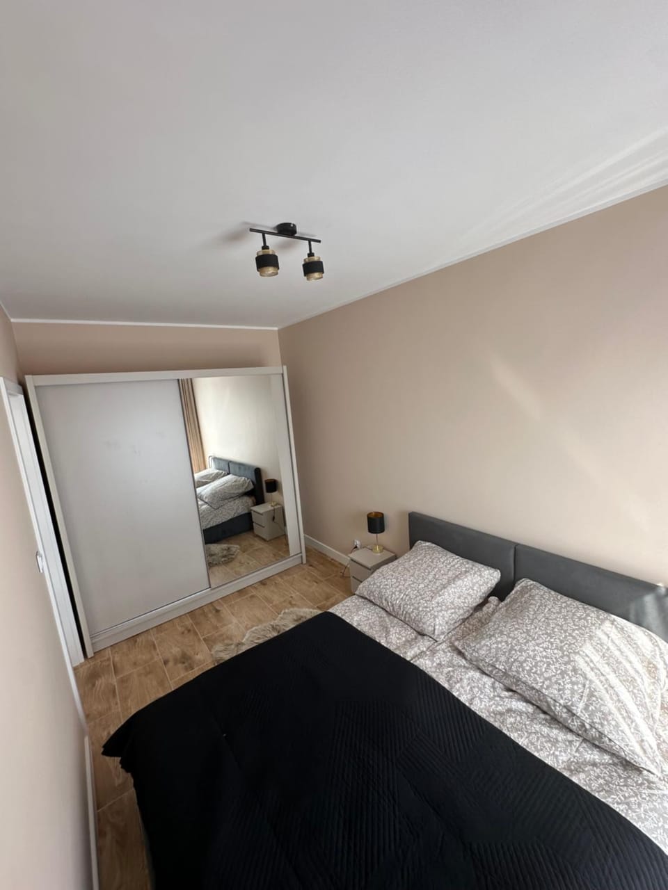 Bed, Photo of the whole room