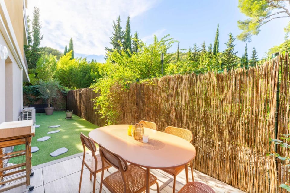 Patio, Day, Garden, Balcony/Terrace, Garden view