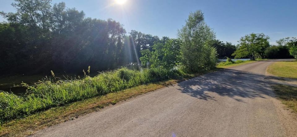 Neighbourhood, Natural landscape