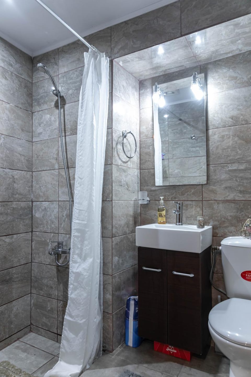 Shower, Toilet, Bathroom, towels