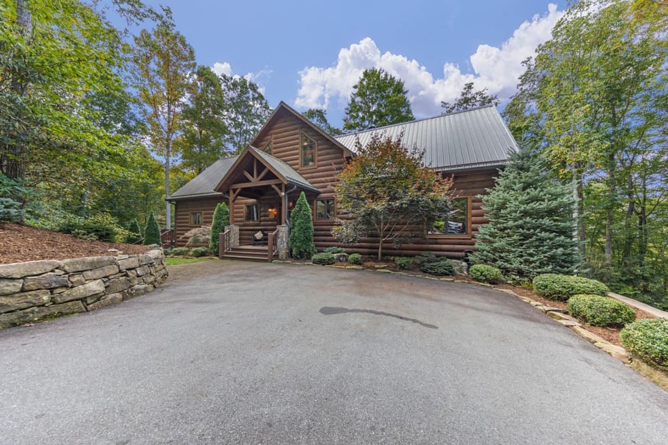 Our Place to Paws 4 Bd Lux Blue Ridge Mnt Cabin Cabin in Ashe County