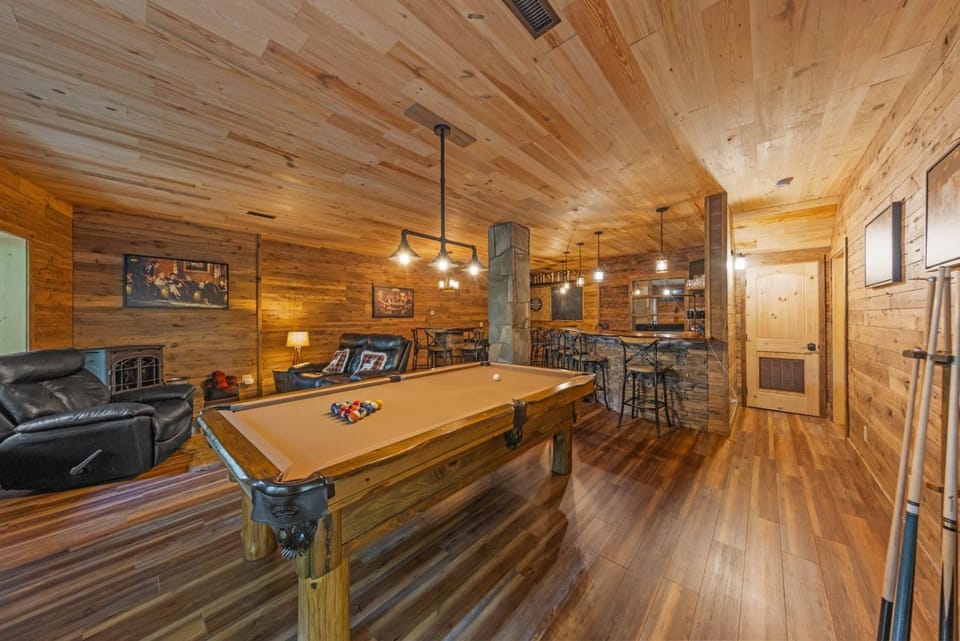 Our Place to Paws 4 Bd Lux Blue Ridge Mnt Cabin Cabin in Ashe County