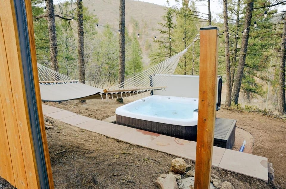 Mountain Cabin with Hot Tub, Fireplaces, Loft, Views Cabin in Green Mountain Falls