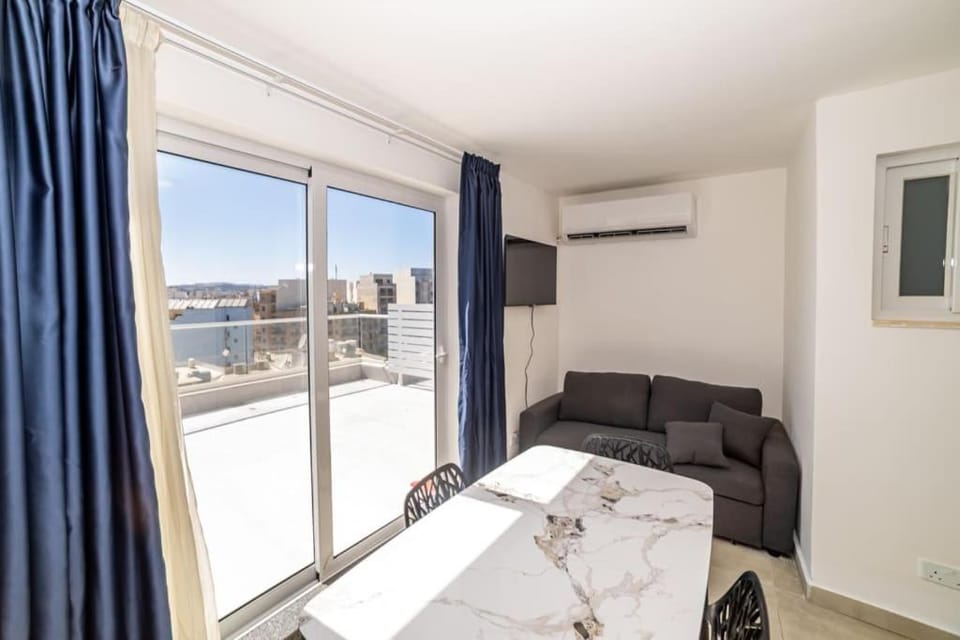 Peaceful Penthouse with Country Views - by HostMT Apartment in Saint Paul's Bay