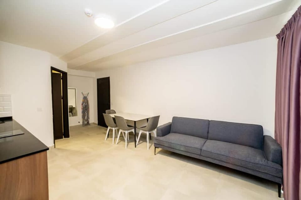 Peaceful 1-Bedroom Apartment Stunning Views - by HostMT Apartment in Saint Paul's Bay