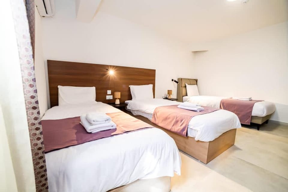 Spacious Studio with 3 Single Beds - by HostMT Apartment in Saint Paul's Bay