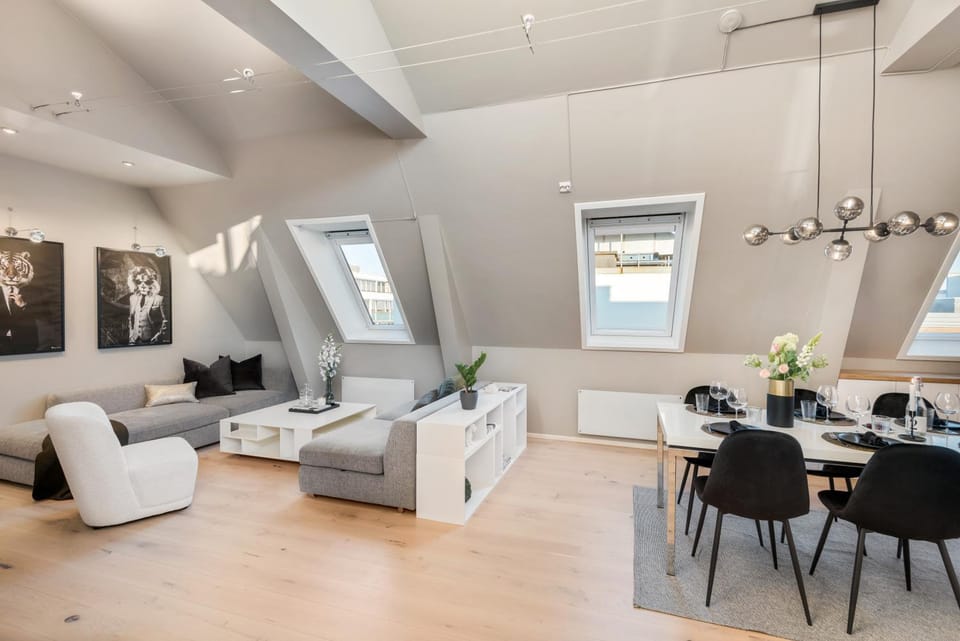 Living room, Seating area, Dining area