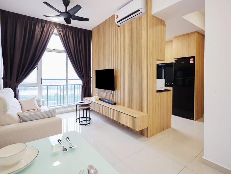 Midas Seri Alam Luxury Dopamine Jacuzzi Apartment in Johor