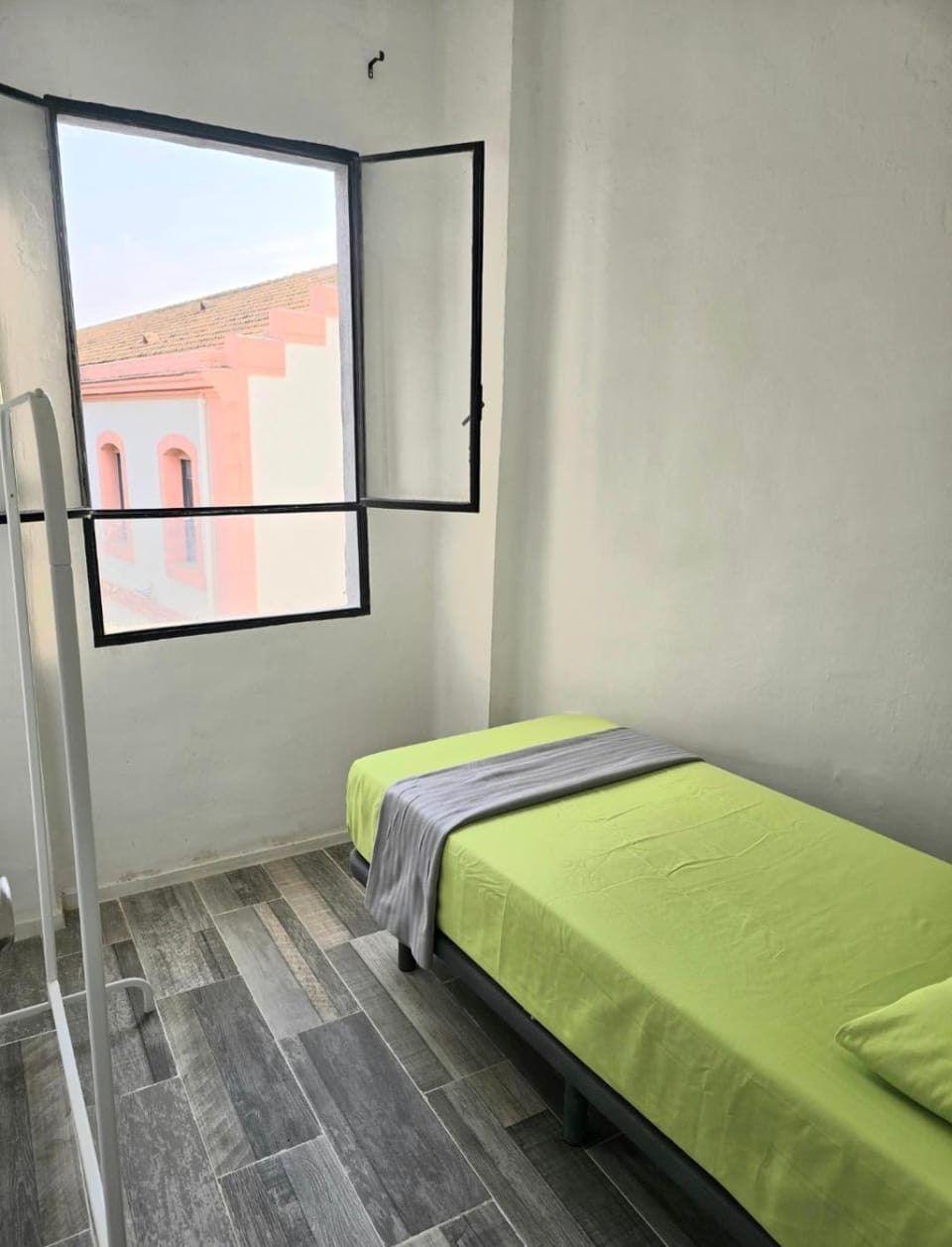 Habitaciones La Estación Bed and Breakfast in Valencian Community