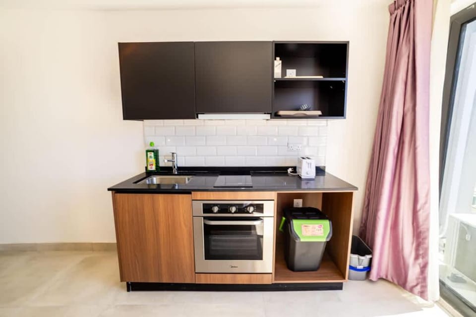 Bright & Cozy Studio - by HostMT Apartment in Saint Paul's Bay