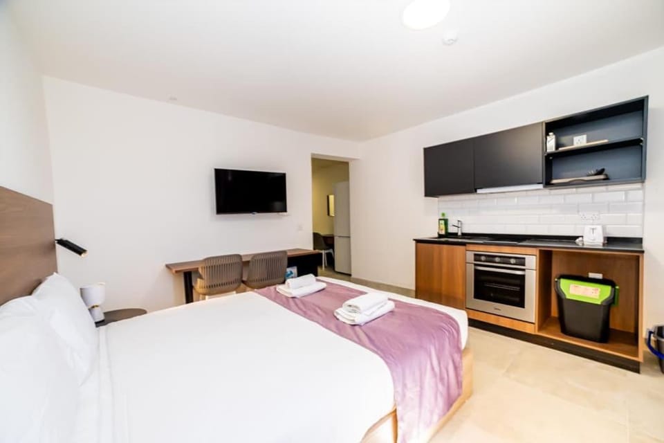 Bright & Cozy Studio - by HostMT Apartment in Saint Paul's Bay