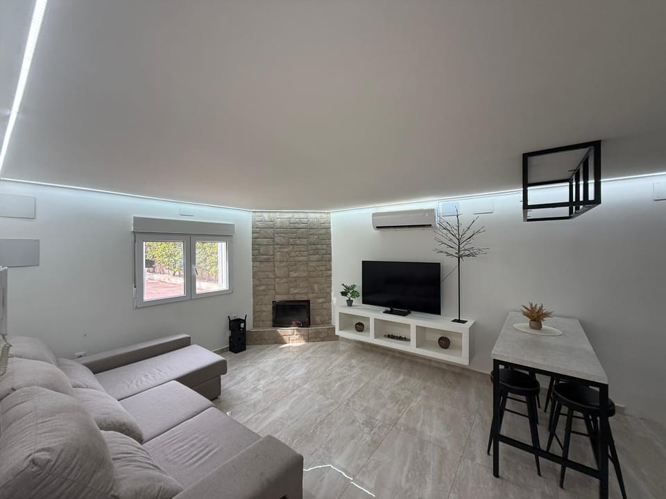 Communal lounge/ TV room, TV and multimedia, Living room, Seating area