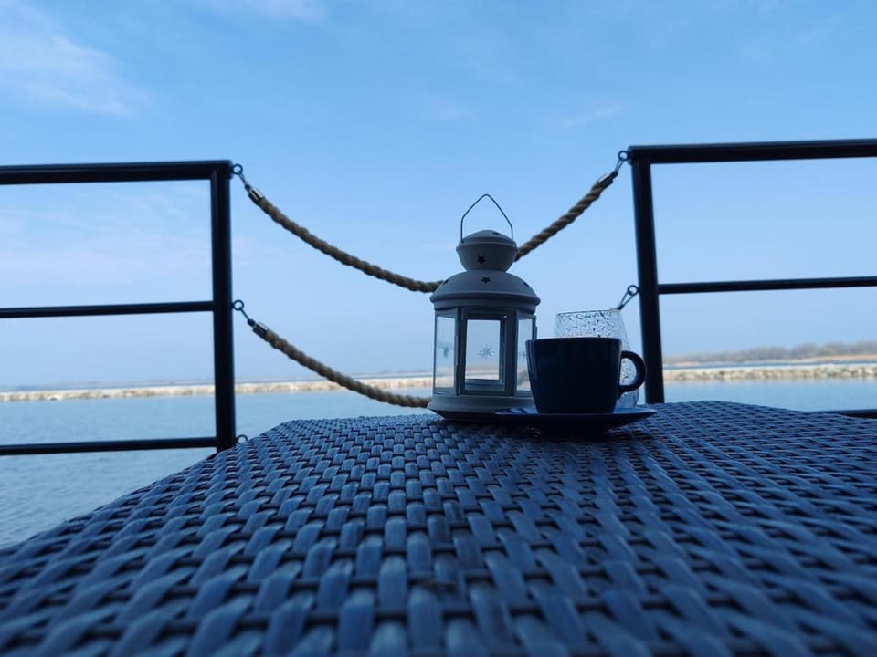 Day, Balcony/Terrace, River view