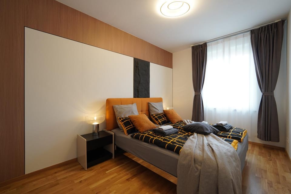 Bed, Living room, Photo of the whole room, Seating area, Bedroom, towels
