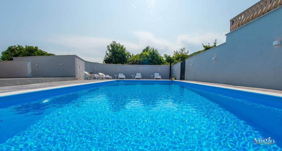 Pool view, Swimming pool, sunbed