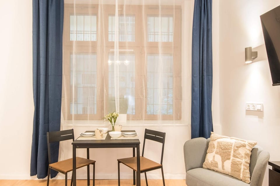 Very Central - Calm Studio Apartment in Budapest