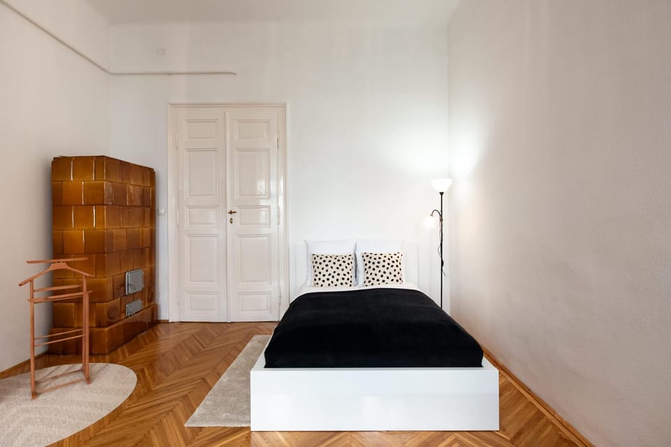 Very Central - Simple - Easy Sleep Apartment in Budapest