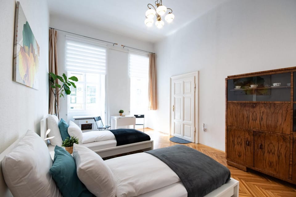 Very Central - Simple - Easy Sleep Apartment in Budapest