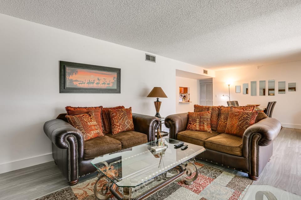 Golf Retreat w/ Pool Access: 3 Mi to Dtwn Naples House in East Naples