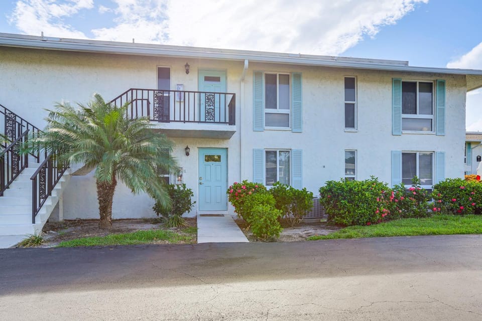Golf Retreat w/ Pool Access: 3 Mi to Dtwn Naples House in East Naples