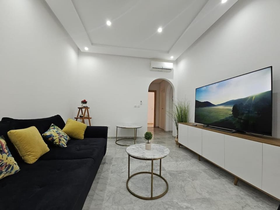 Communal lounge/ TV room, TV and multimedia, Living room, Seating area, Evening entertainment