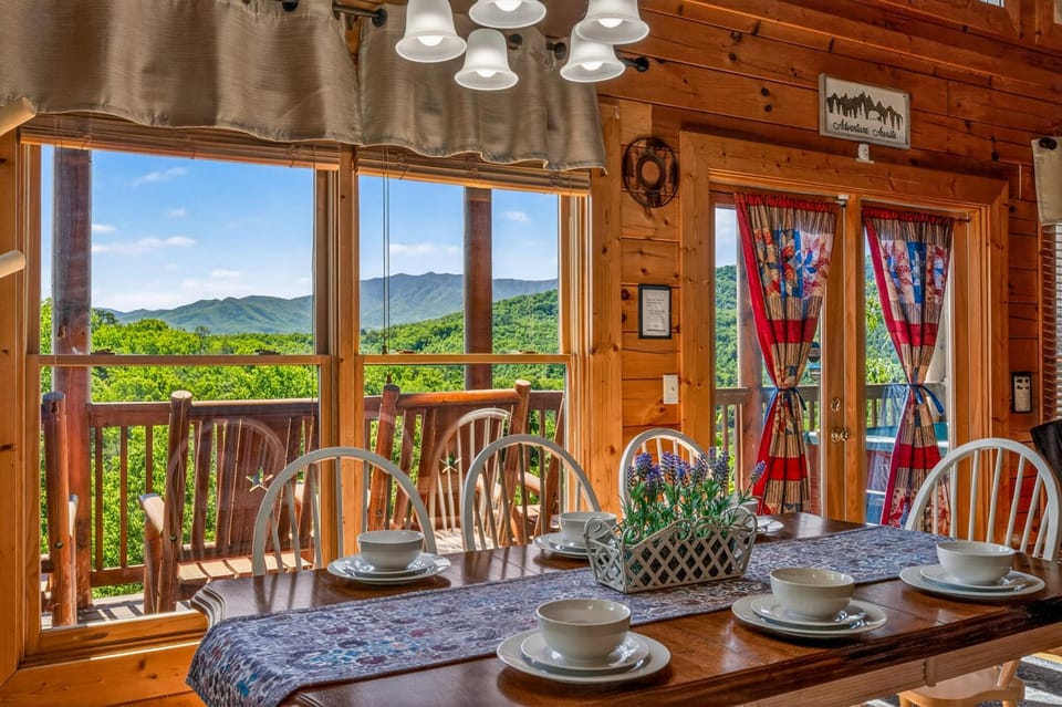Day, View (from property/room), Dining area, Mountain view, furniture