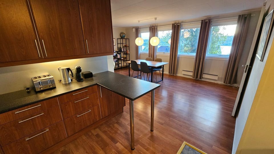 Dining area, kitchen