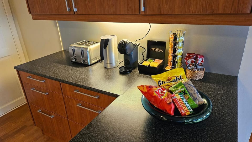 Coffee/tea facilities, Food and drinks