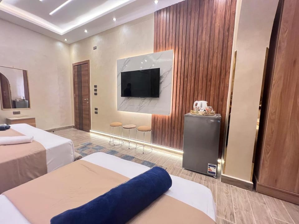Bed, TV and multimedia, Photo of the whole room, Bedroom, towels, wardrobe