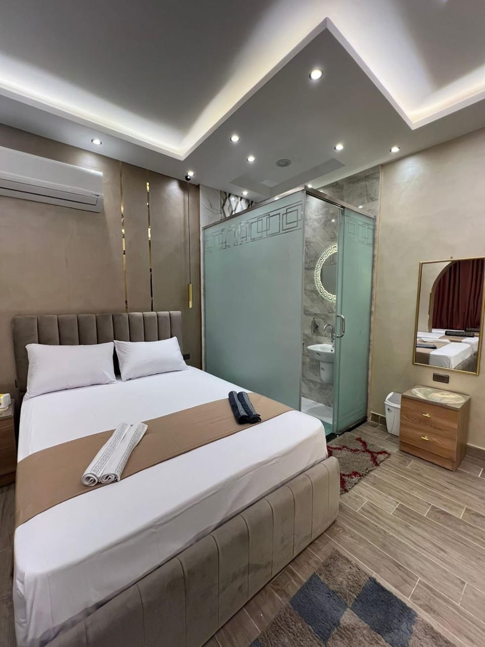 Bed, Bathroom, Photo of the whole room, Bedroom, air conditioner
