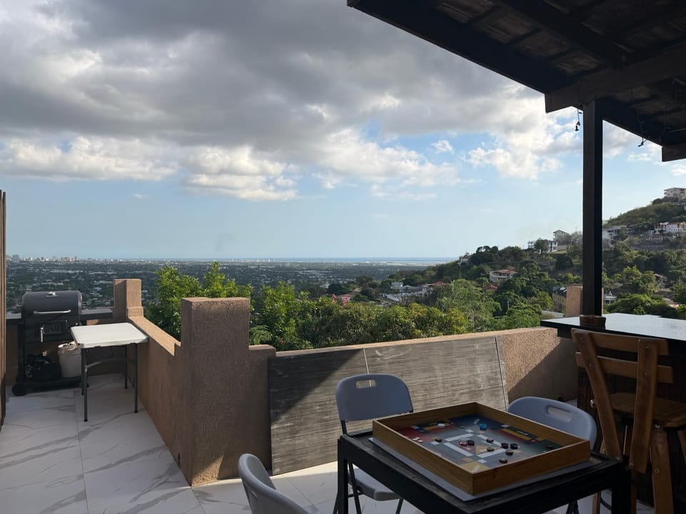 360 RokView Suites 3BR Spacious Apartment in Kingston