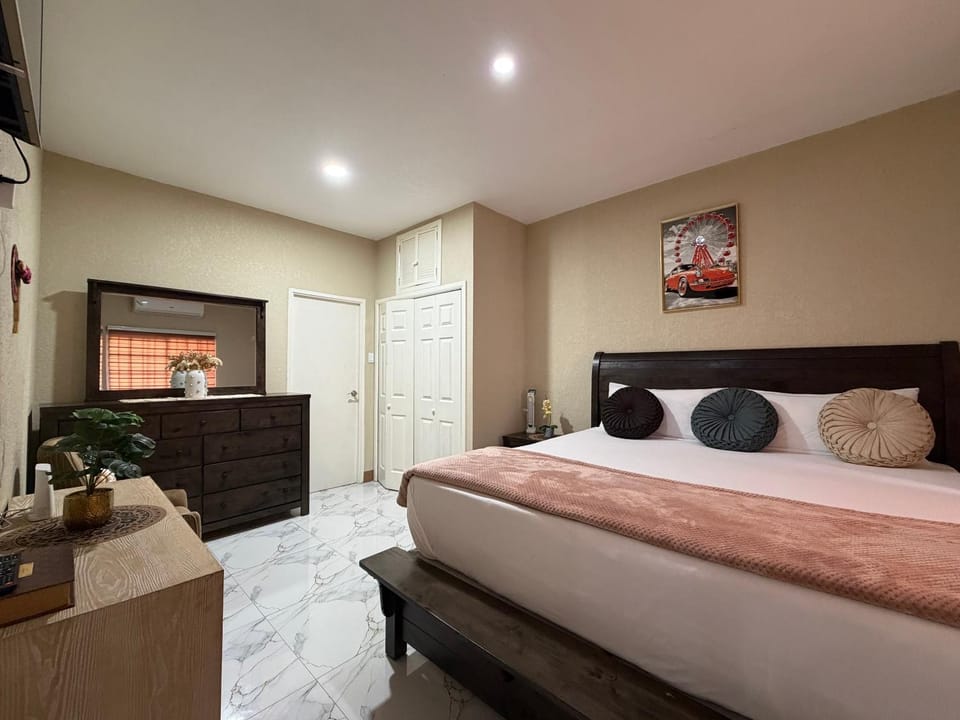 360 RokView Suites 3BR Spacious Apartment in Kingston