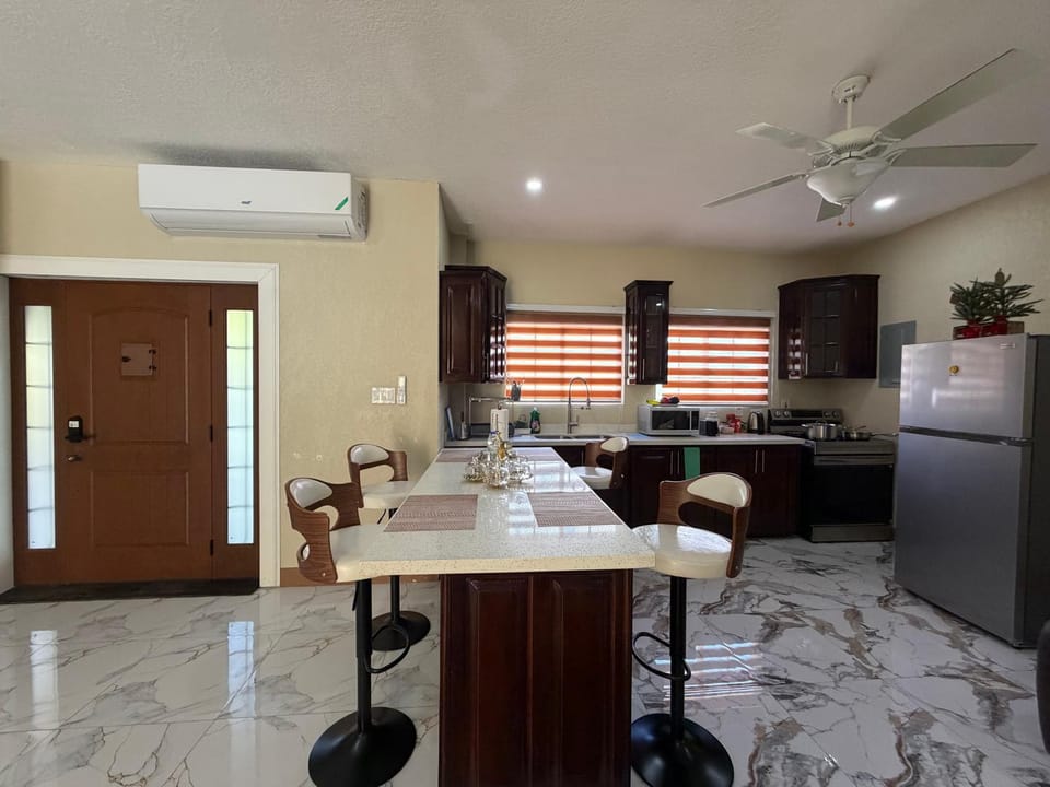 360 RokView Suites 3BR Spacious Apartment in Kingston