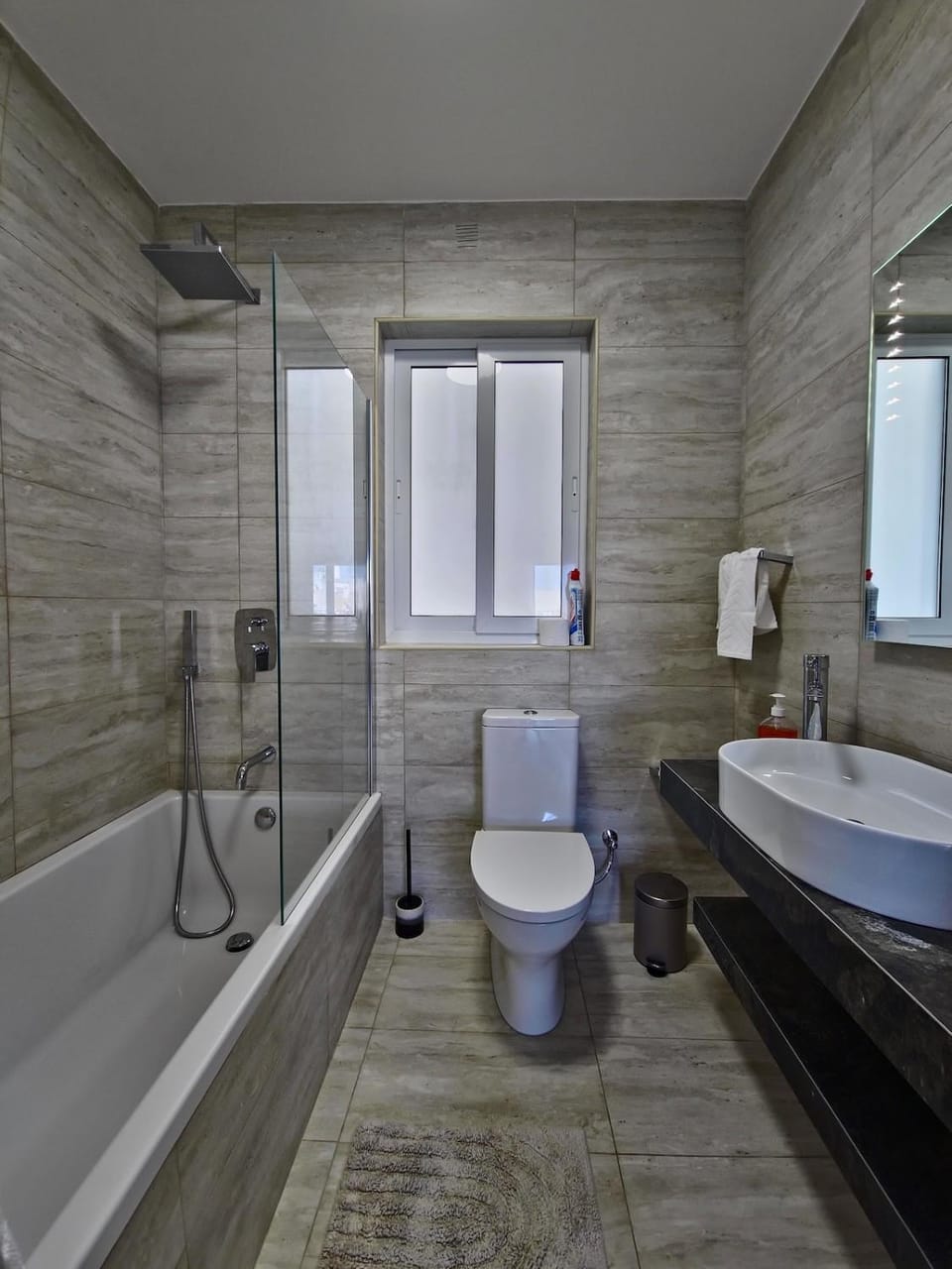 Shower, Toilet, Bathroom, Bath, towels