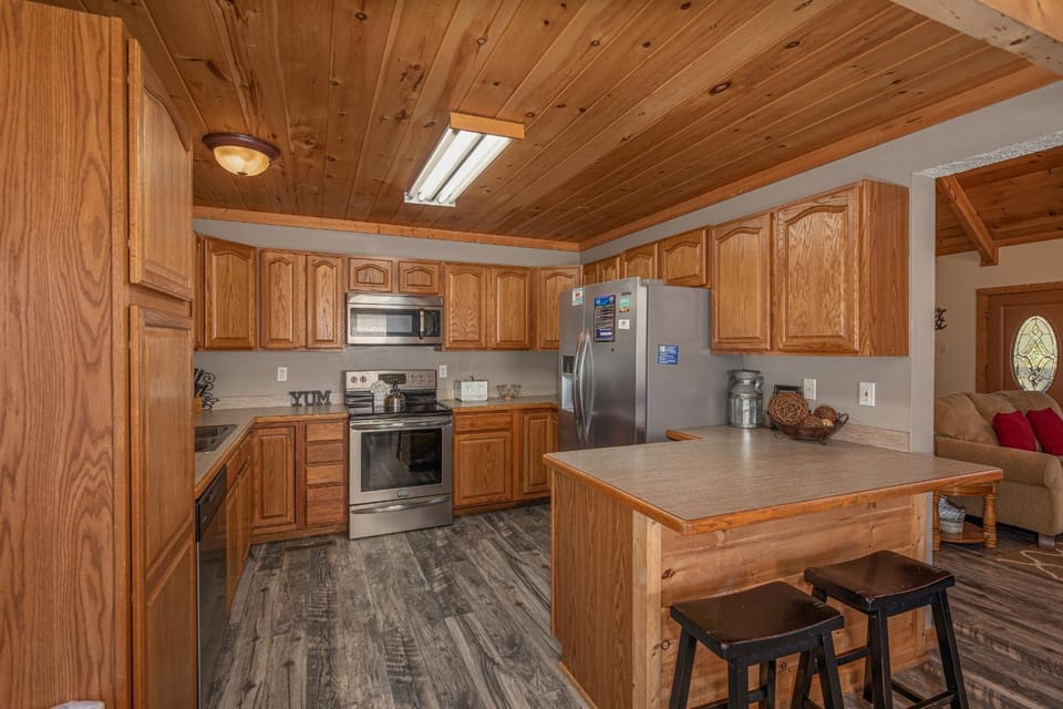 Bearadise 4 Us by American Patriot Getaways House in Pigeon Forge