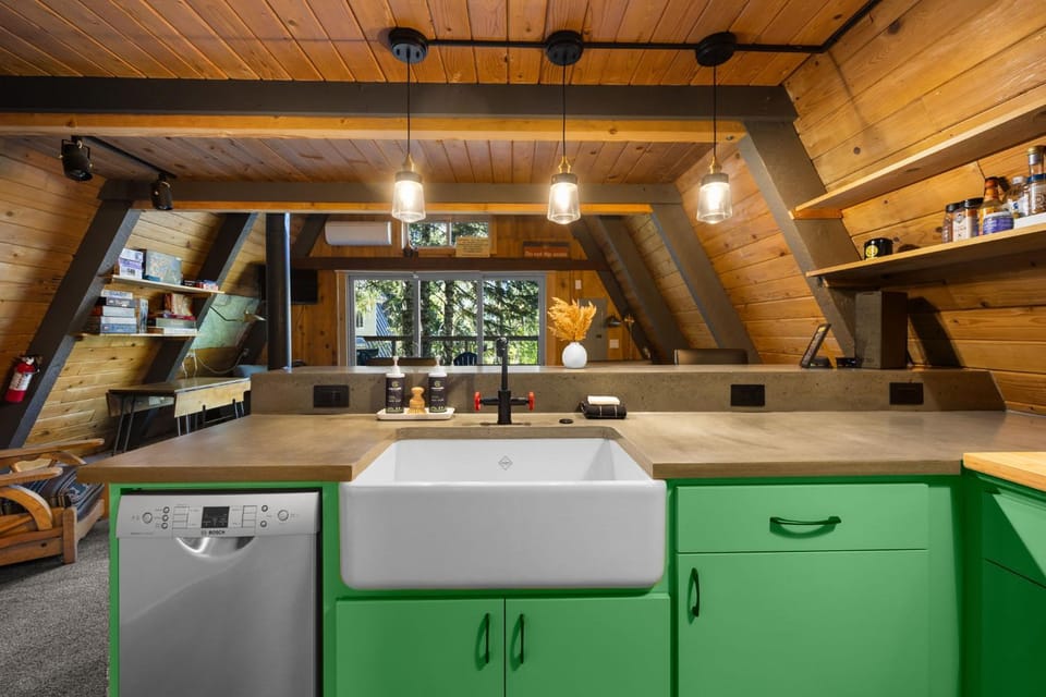 Bergstrasse Getaway - Cozy A-Frame Sauna House in Clackamas County