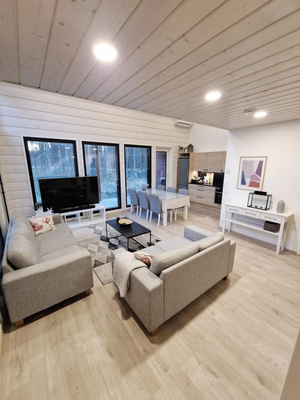 Communal lounge/ TV room, TV and multimedia, Kitchen or kitchenette, Living room, Seating area, Dining area
