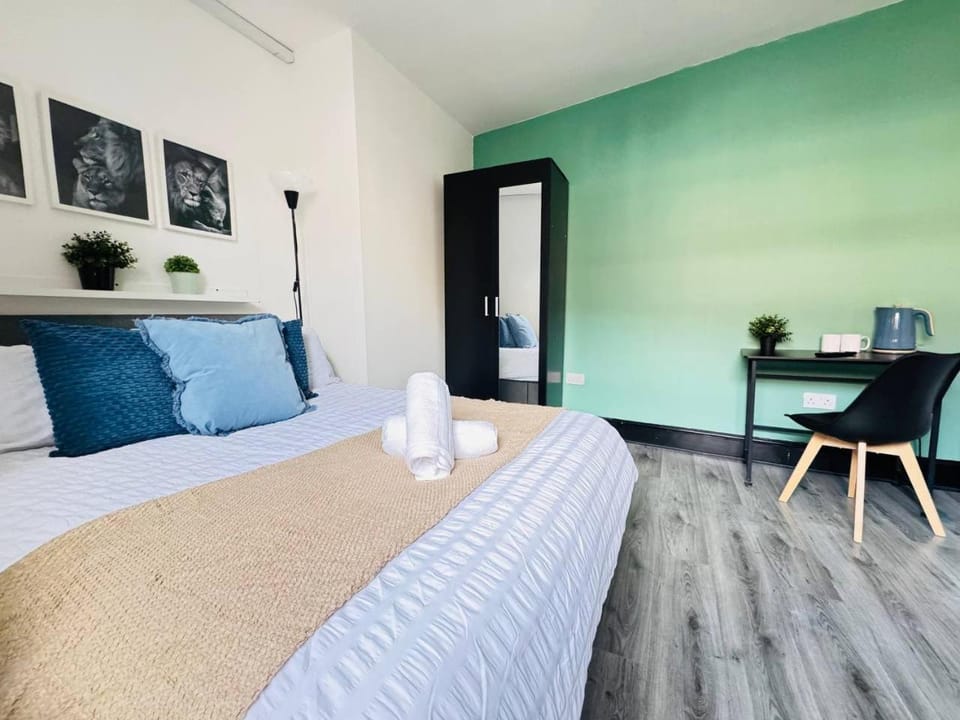 Bed, Photo of the whole room, Bedroom