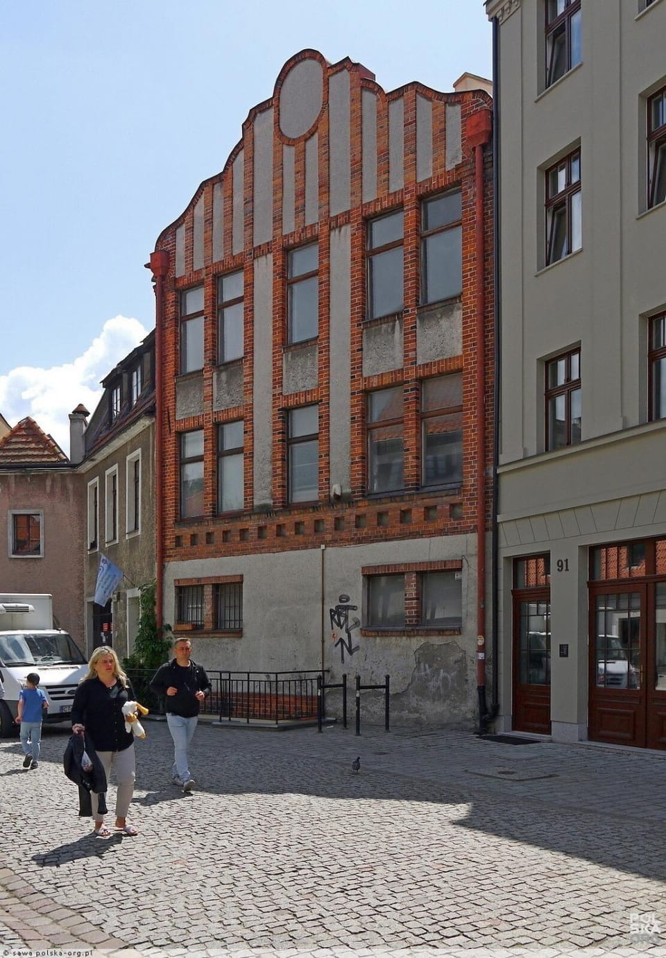 Property building, Neighbourhood