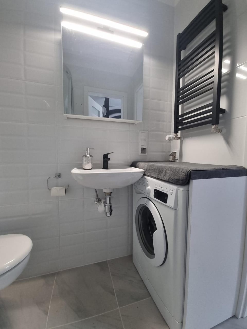 Toilet, Bathroom, washing machine