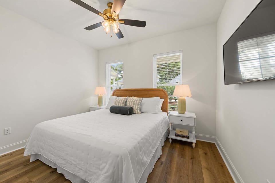 New Grand Slam Cottage - King Bed - Sports Complex House in Broussard