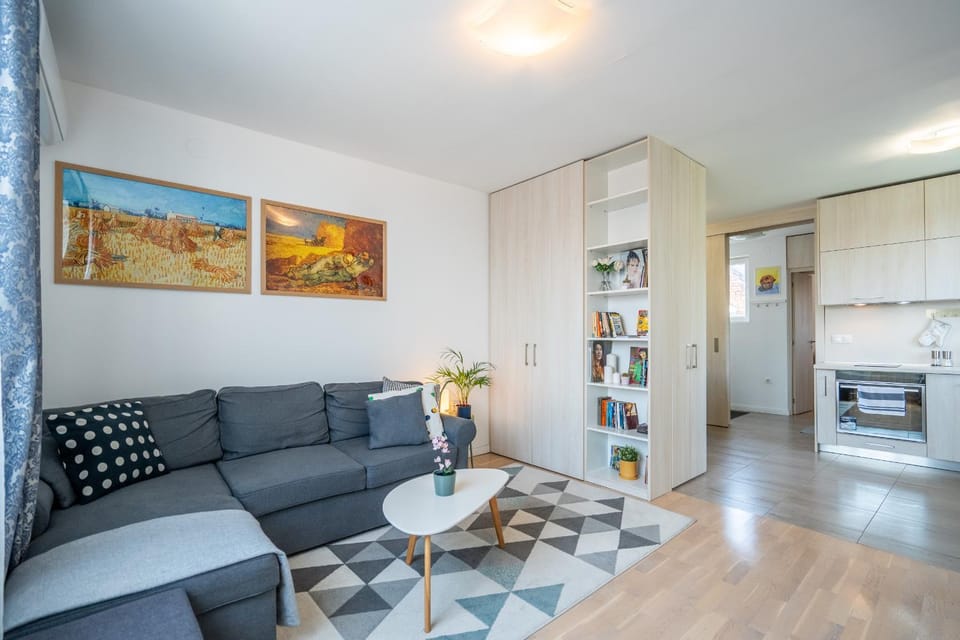 Library, Living room, Seating area