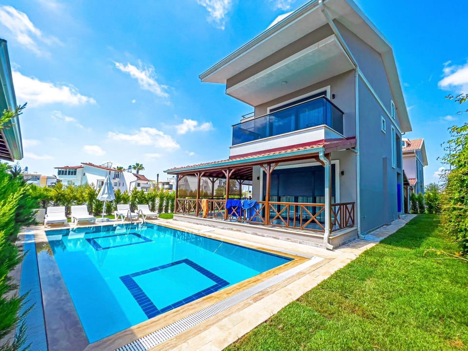 Property building, Patio, Day, Garden, Garden view, Pool view, Swimming pool, sunbed