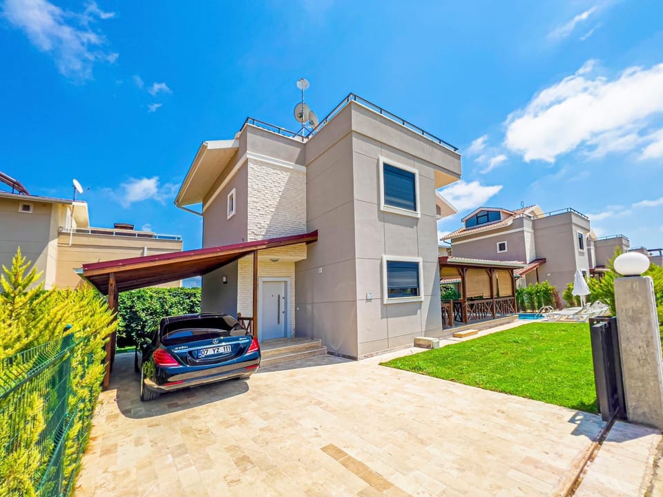Property building, Day, Neighbourhood, Street view, Parking