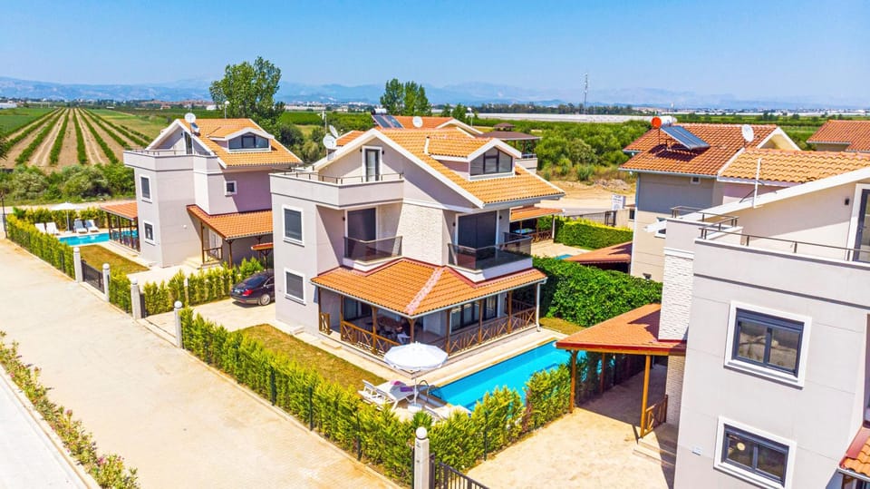 Property building, Day, Neighbourhood, Natural landscape, Bird's eye view, City view, Pool view, Street view, Swimming pool, sunbed